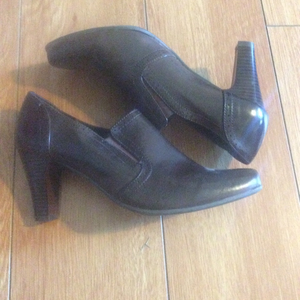 Vintage Heeled Loafers - Picture 6 of 8